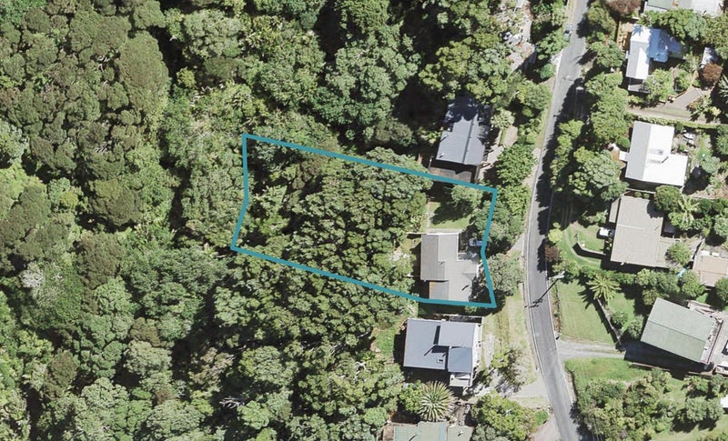 83 Kauri Point Road, Laingholm, Auckland - Carousel 1