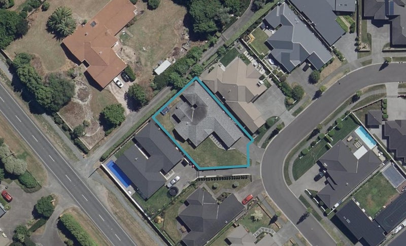 15 Amokura Crescent, Flagstaff, Hamilton - Carousel 1