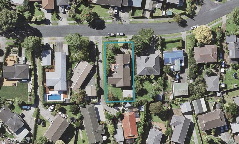 19 La Perouse Street, Botany Downs, Auckland - Carousel 1