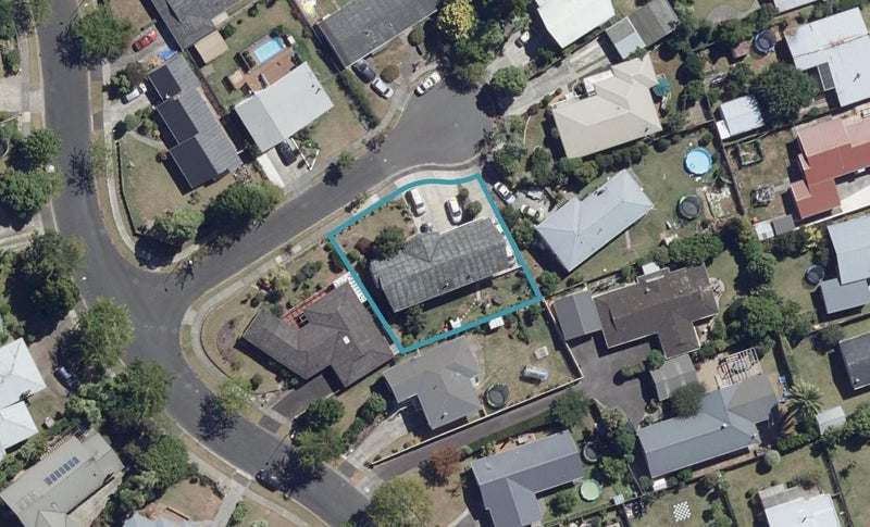 4 Aotea Place, Chedworth, Hamilton - Carousel 1