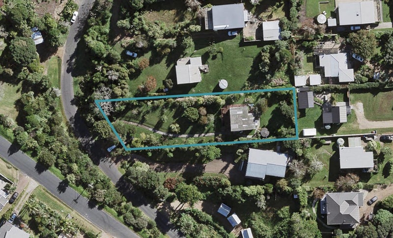 18 Weka Road, Oneroa, Waiheke Island - Carousel 1