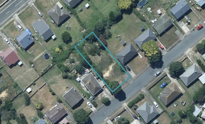 35 Arahura Crescent, Waitangirua, Porirua - Carousel 1