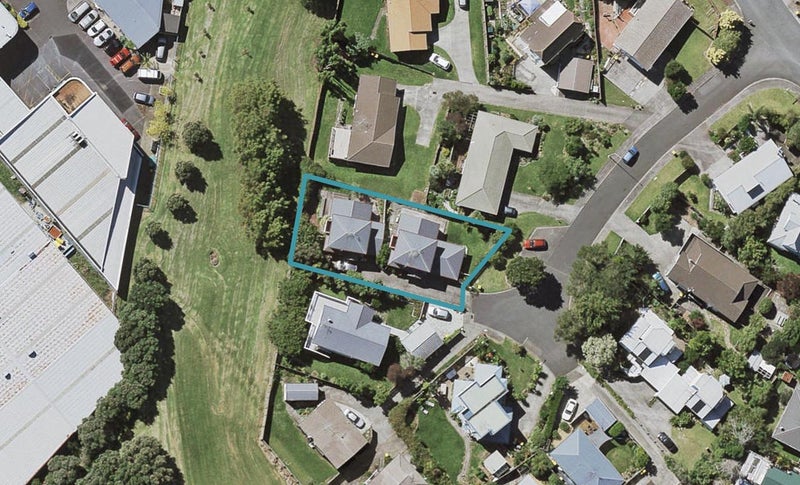 2/9 Mira Place, Windsor Park, Auckland - Carousel 1