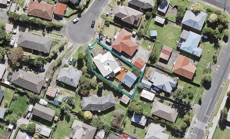 8 Scanlen Terrace, Kelston, Auckland - Carousel 1