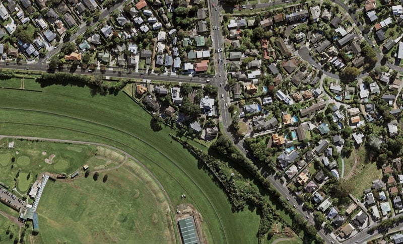 51 Ladies Mile, Remuera, Auckland - Carousel 1