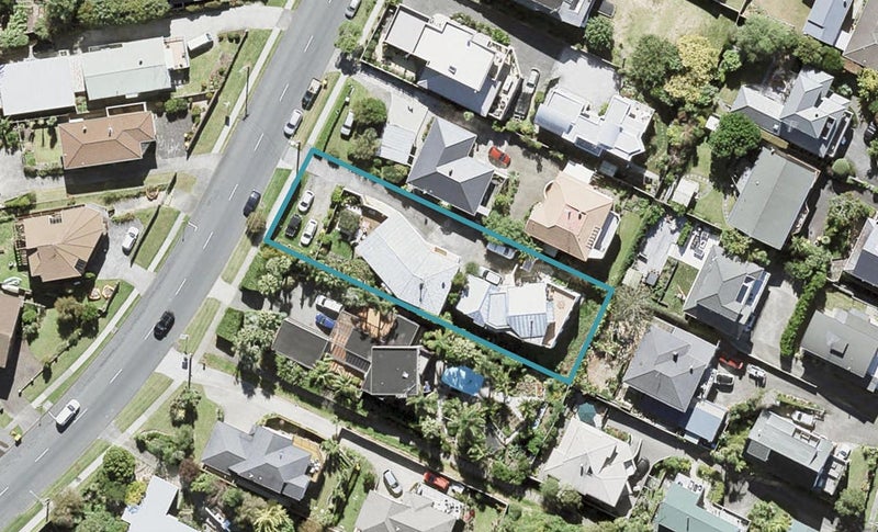 2/71 Deep Creek Road, Waiake, Auckland - Carousel 1