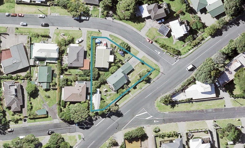 2/31 Browns Bay Road, Browns Bay, Auckland - Carousel 1