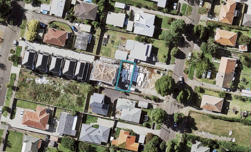 9C Waddell Avenue, Point England, Auckland - Carousel 1