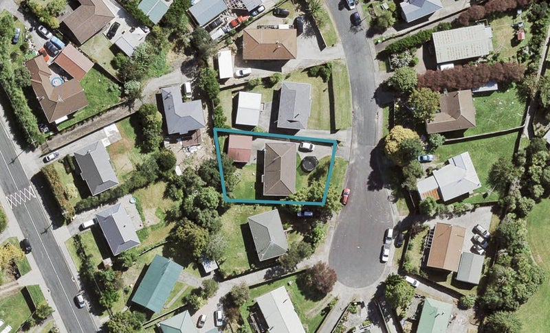 9 Mile Place, Henderson, Auckland - Carousel 1