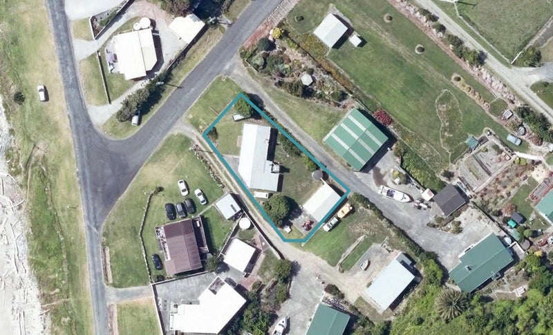 143 Fortescue Street, Māhia - Carousel 1