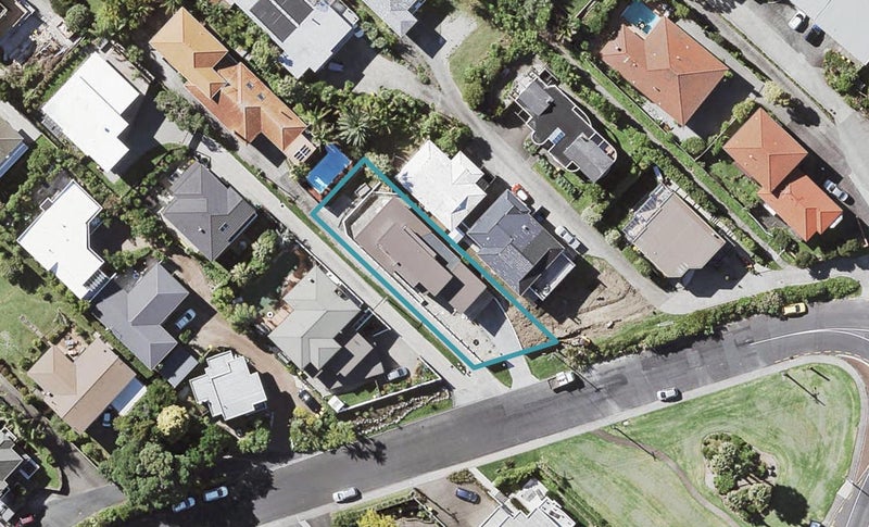 9 Commodore Parry Road, Castor Bay, Auckland - Carousel 1