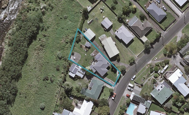 12 Gordon Street, Glen Avon, New Plymouth - Carousel 1