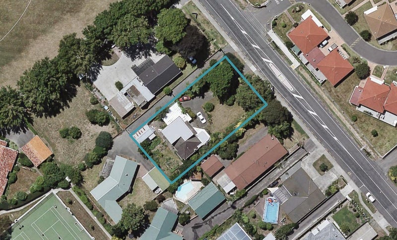 112 Lyndhurst Road, Frimley, Hastings - Carousel 1