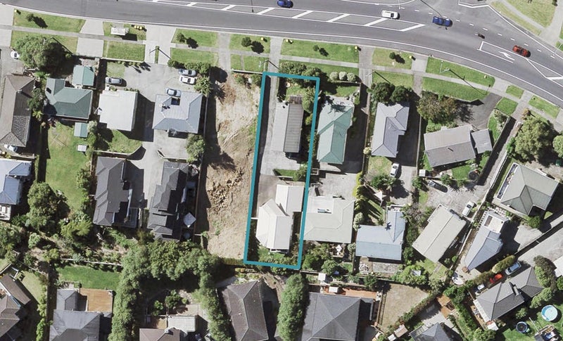 2/672 East Coast Road, Pinehill, Auckland - Carousel 1