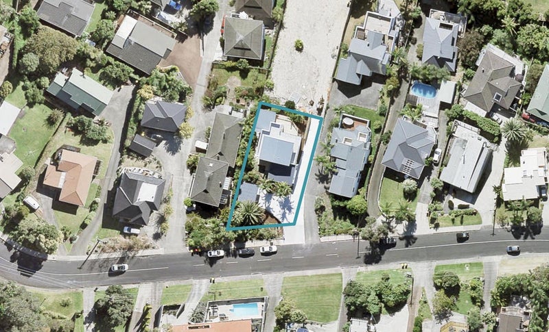 15 Mizpah Road, Waiake, Auckland - Carousel 1