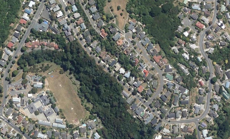 29 Ayton Drive, Whitby, Porirua - Carousel 1