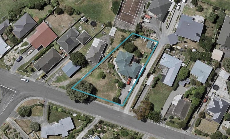 31 Eatwell Avenue, Paraparaumu Beach, Paraparaumu - Carousel 1