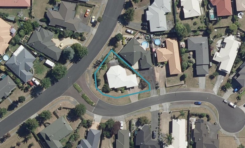 1 Parkview Avenue, Western Heights, Hamilton - Carousel 1