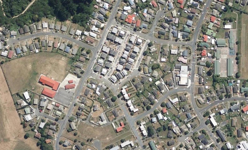 5 Iris Grove, Cannons Creek, Porirua - Carousel 1