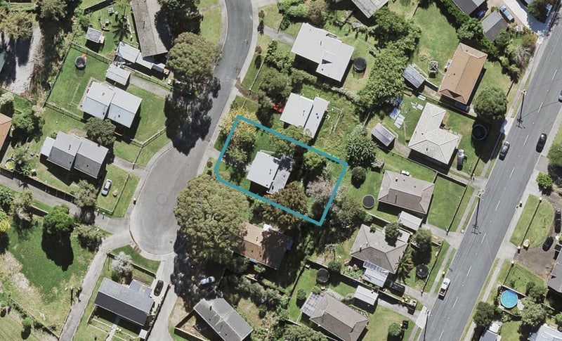 12 Reinga Place, Massey, Auckland - Carousel 1