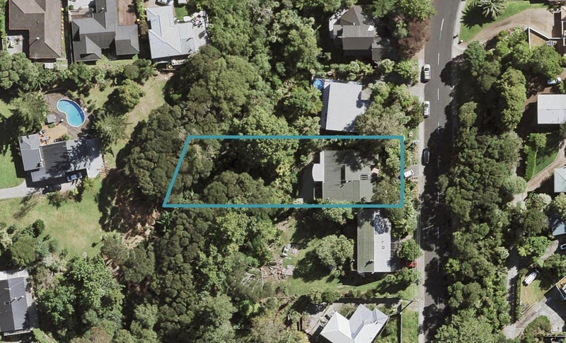 28 Woodfern Crescent, Titirangi, Auckland - Carousel 1
