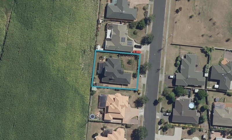 290 Grandview Road, Western Heights, Hamilton - Carousel 1