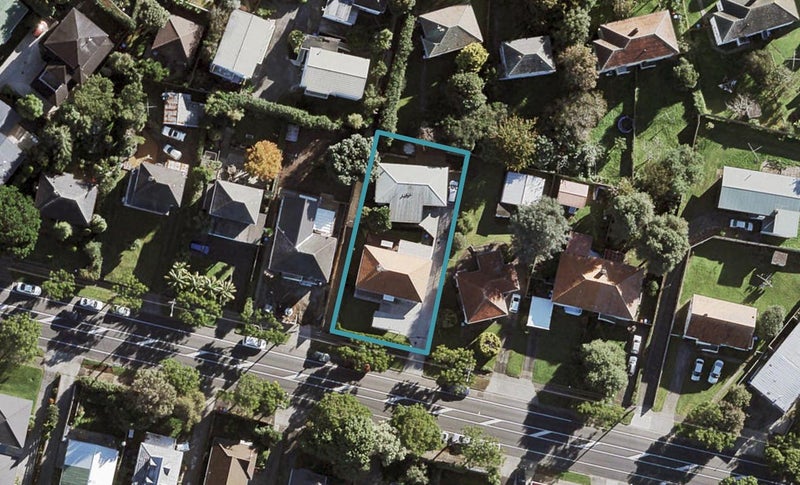 105 Owairaka Avenue, Mount Albert, Auckland - Carousel 1