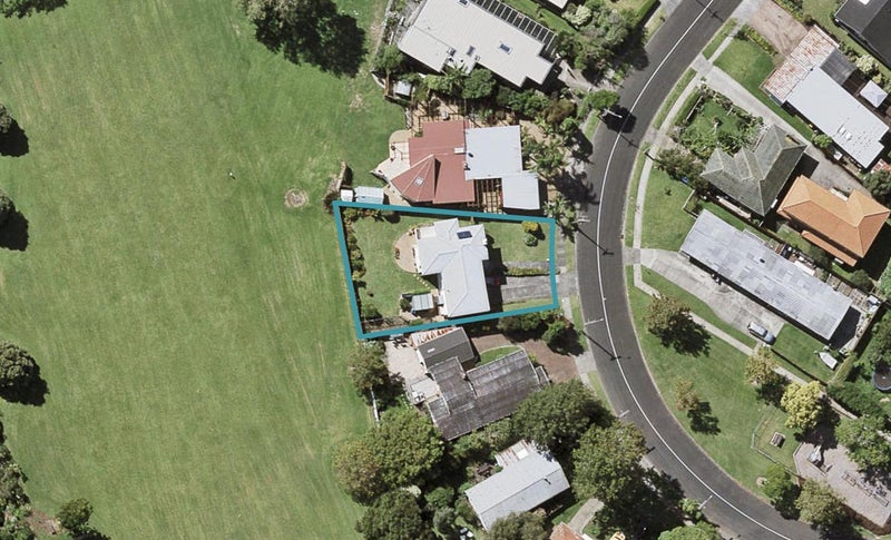 126 Tiraumea Drive, Pakuranga, Auckland - Carousel 1