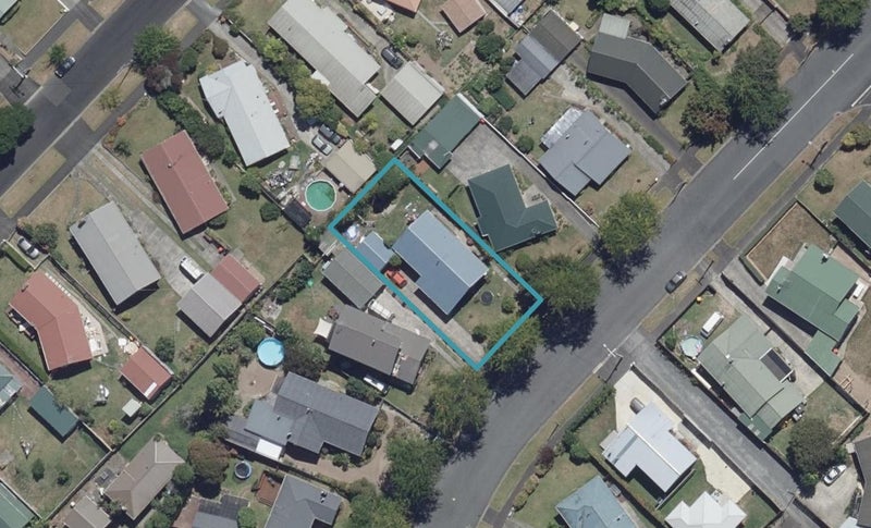 47 Garden Heights Avenue, Glenview, Hamilton - Carousel 1