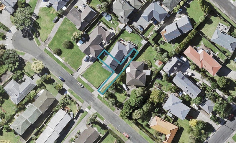 5C Pine Terrace, Howick, Auckland - Carousel 1