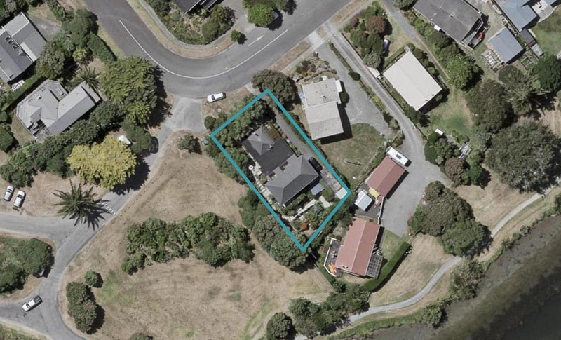 206 Tutere Street, Waikanae Beach, Waikanae - Carousel 1