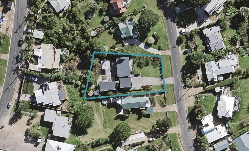 10 Waikare Road, Oneroa, Waiheke Island - Carousel 1