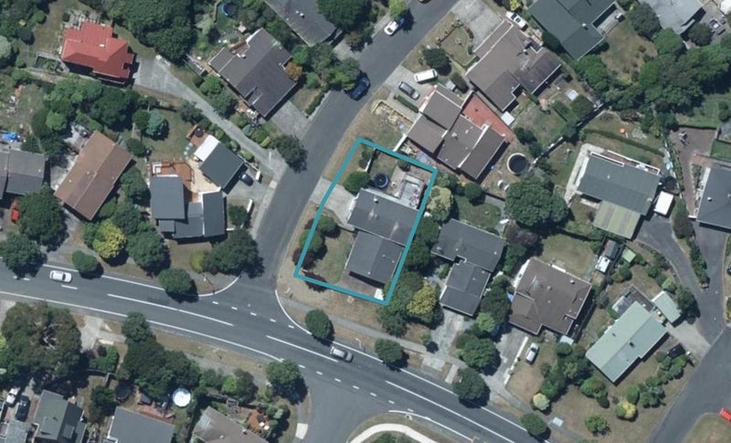 2 Picketboat Lane, Whitby, Porirua - Carousel 1