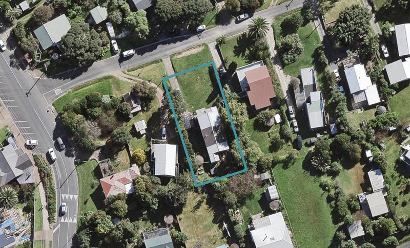 4 Ocean Road, Surfdale, Waiheke Island - Carousel 1