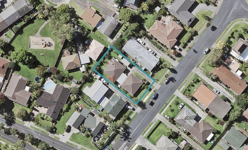 2/24 Cromdale Avenue, Highland Park, Auckland - Carousel 1