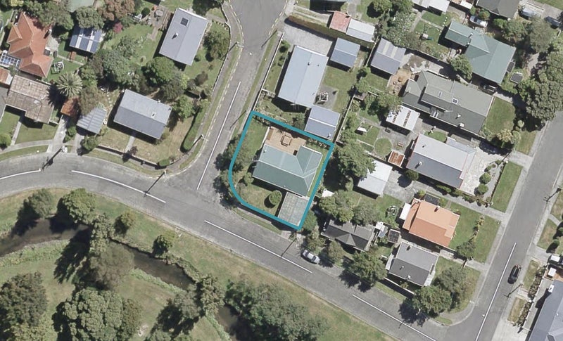 10 Whakataki Grove, Waiwhetu, Lower Hutt - Carousel 1