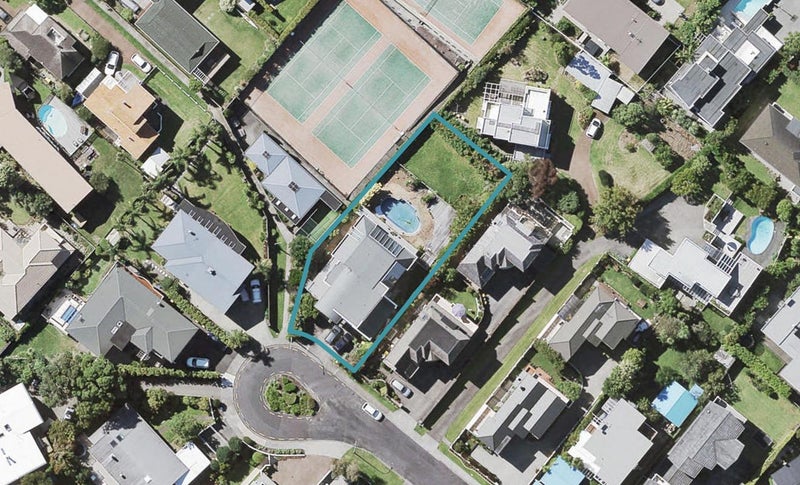 13 Midway Avenue, Castor Bay, Auckland - Carousel 1