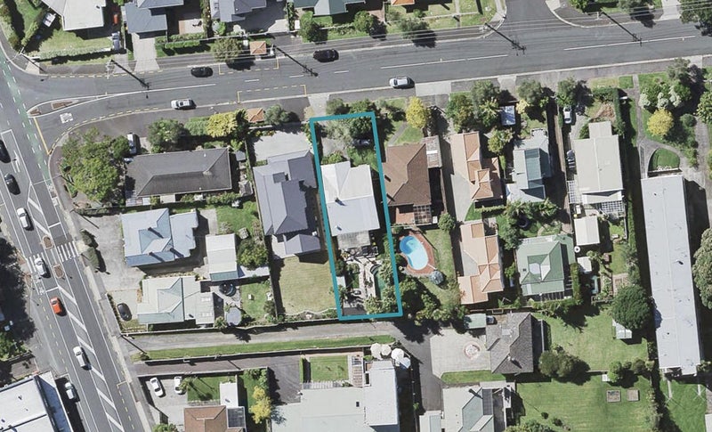 87 Old Lake Road, Narrow Neck, Auckland - Carousel 1