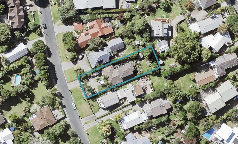 31 Seaton Road, Murrays Bay, Auckland - Carousel 1