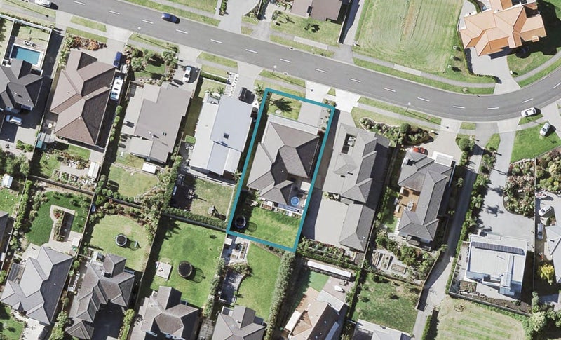 13 Liberty Crescent, Beachlands, Auckland - Carousel 1