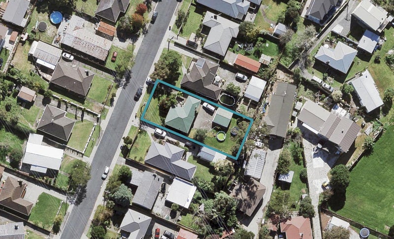 110 Cobham Crescent, Kelston, Auckland - Carousel 1