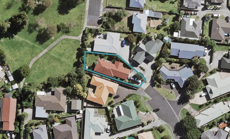 19 Splendour Close, Henderson, Auckland - Carousel 1