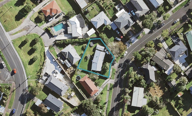 77 Rosamund Avenue, New Windsor, Auckland - Carousel 1