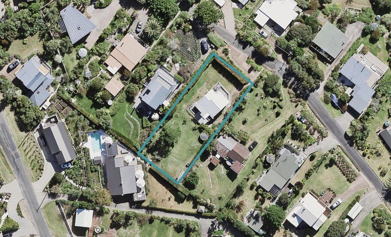 9 Karu Street, Oneroa, Waiheke Island - Carousel 1
