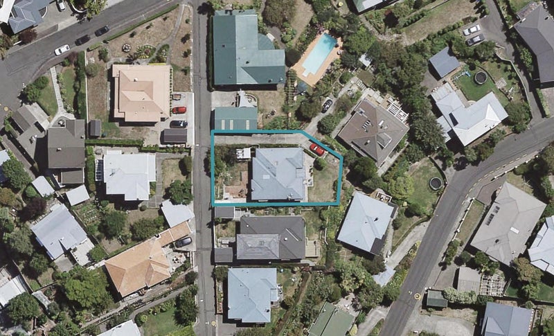 2 Cobden Lane, Bluff Hill, Napier - Carousel 1