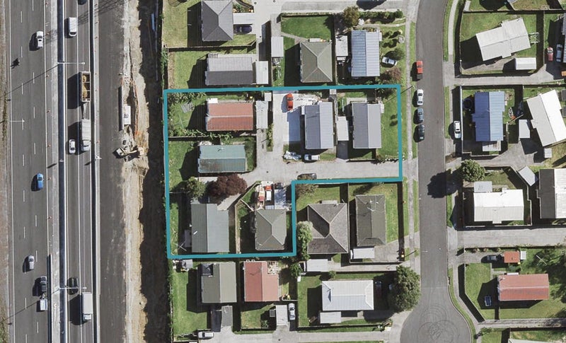 2/25 Solveig Place, Randwick Park, Auckland - Carousel 1