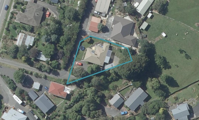 36 Brighton Road, Green Island, Dunedin - Carousel 1
