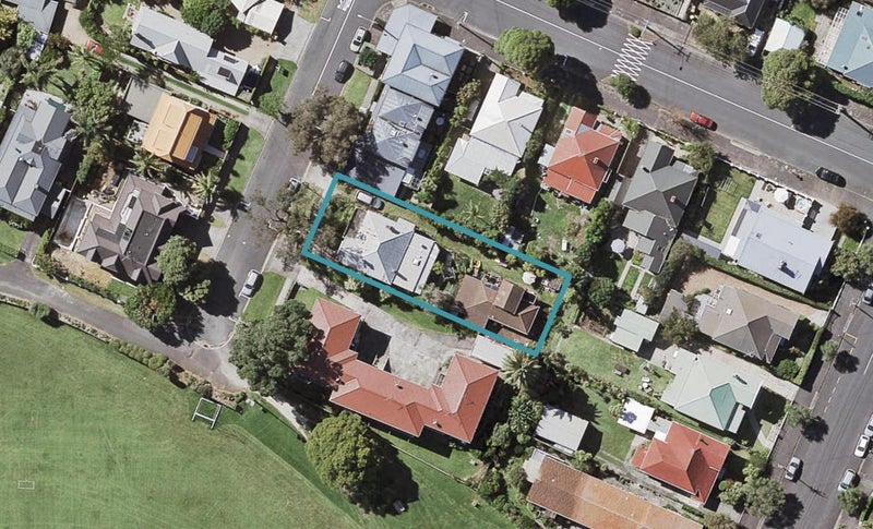 2/5 Eton Avenue, Devonport, Auckland - Carousel 1