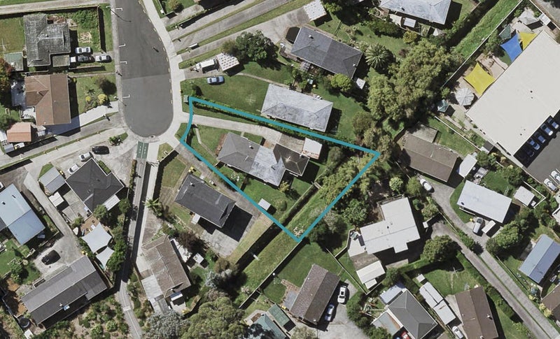 2/18 Kapiti Place, Sunnynook, Auckland - Carousel 1