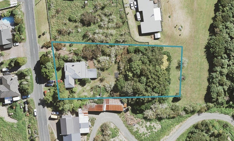 90 Shaw Road, Oratia, Auckland - Carousel 1